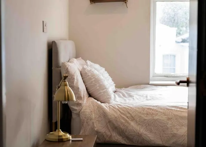 Best Location In London - Kings Road 3-Bed Home With Terrace, Ac & Netflix