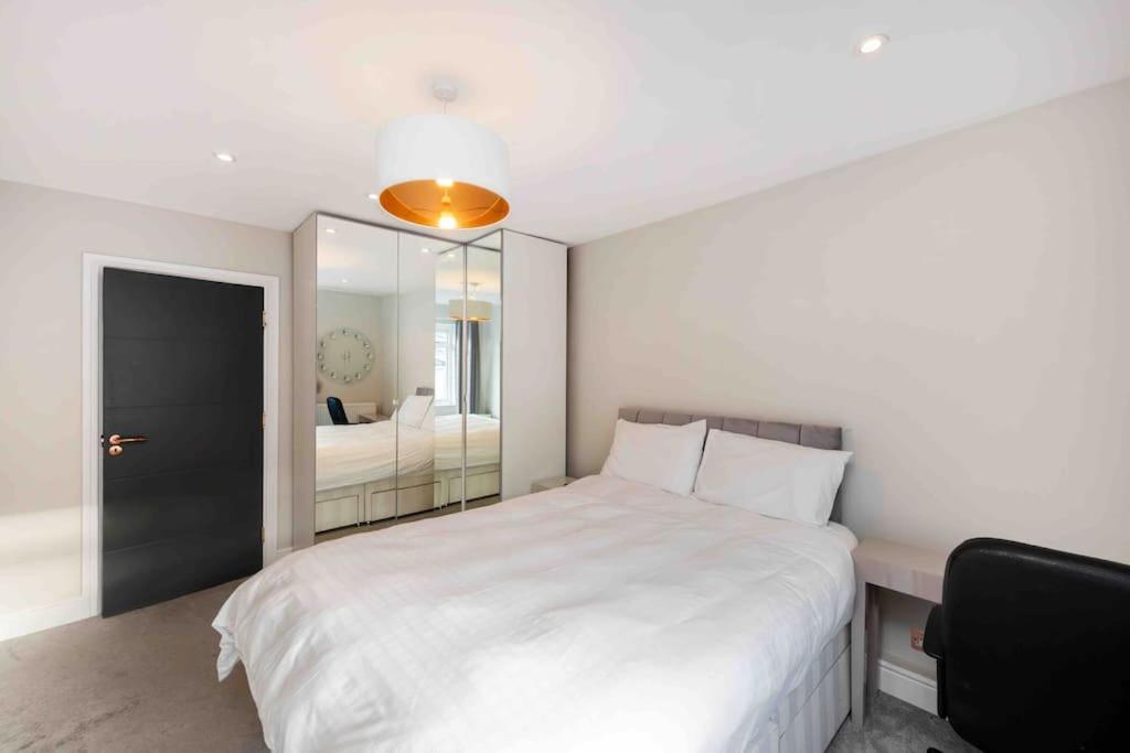 Apartment Location In - Kings Road 3-bed With Terrace, Ac & Netflix