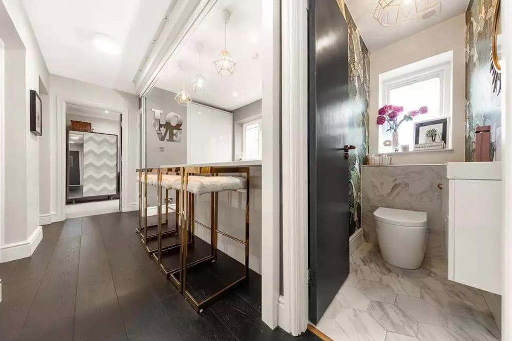 Location In - Kings Road 3-bed With Terrace, Ac & Netflix Апартаменты