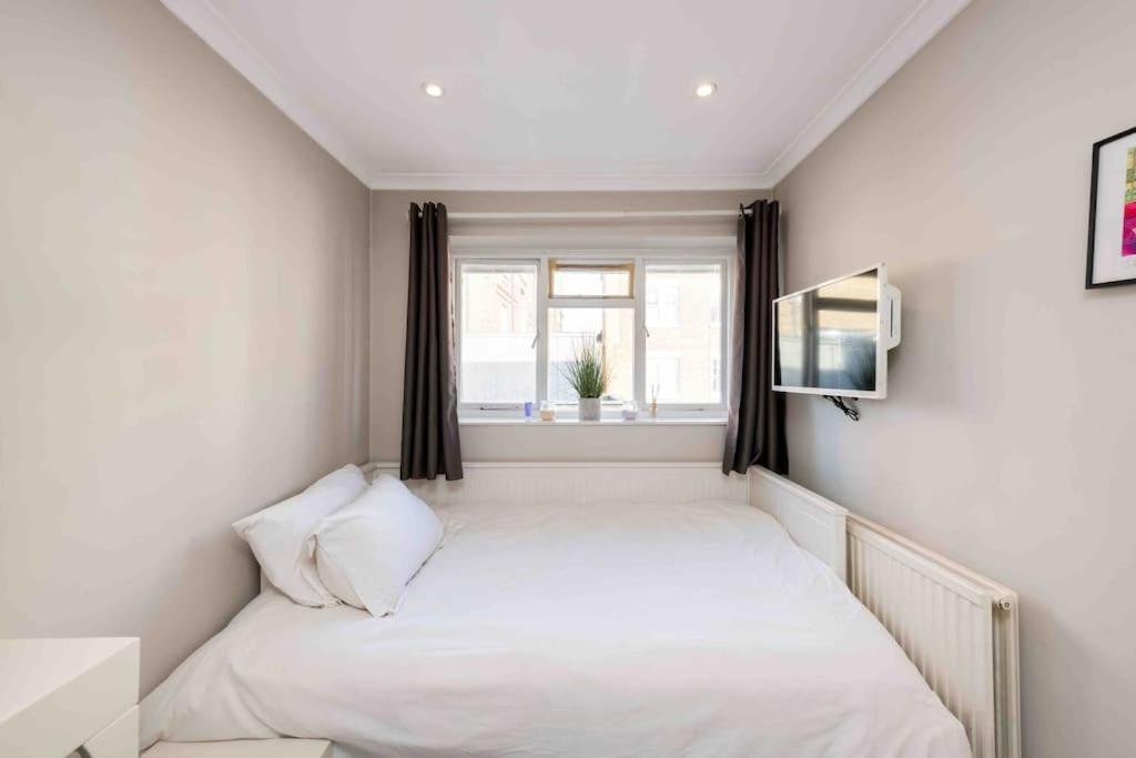 Location In - Kings Road 3-bed With Terrace, Ac & Netflix Апартаменты Лондон