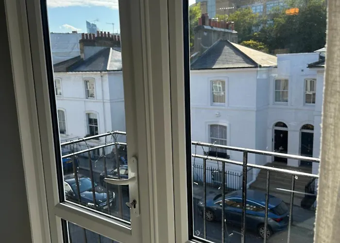 Best Location In London - Kings Road 3-Bed Home With Terrace, Ac & Netflix